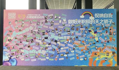 图片包含 建筑, 电脑, 屏幕, 男人描述已自动生成